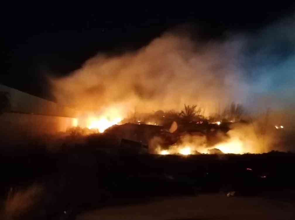 Immagine articolo: Menfi, incendio in via del Serpente. Sul posto i Vigili del Fuoco