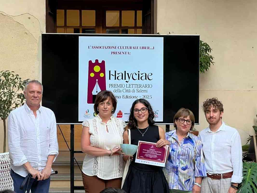 Immagine articolo: Poggioreale. La giovane Paola Cuscino, vince il 1° Premio del concorso letterario della Città di Salemi “Halyciae“