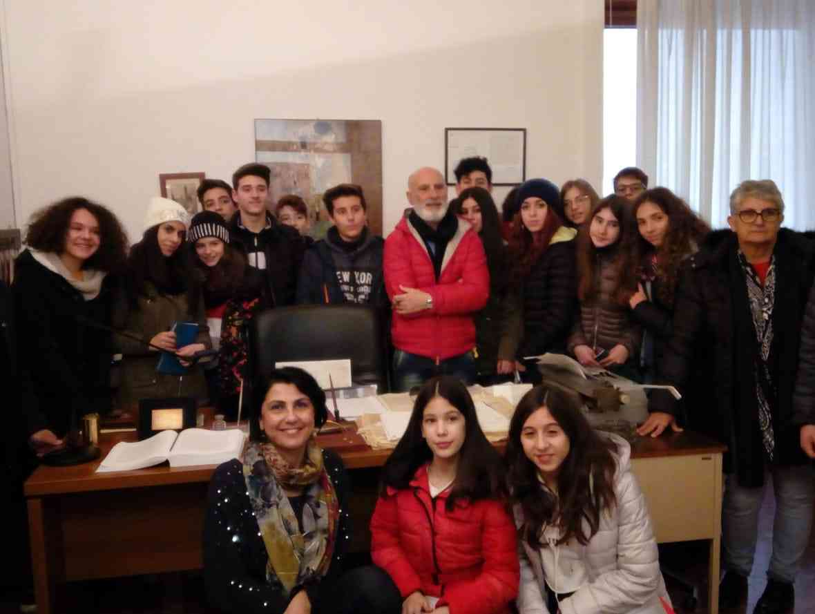 Immagine articolo: Salaparuta, questa mattina gli alunni della terza media in visita presso gli uffici dei giudici Falcone e Borsellino