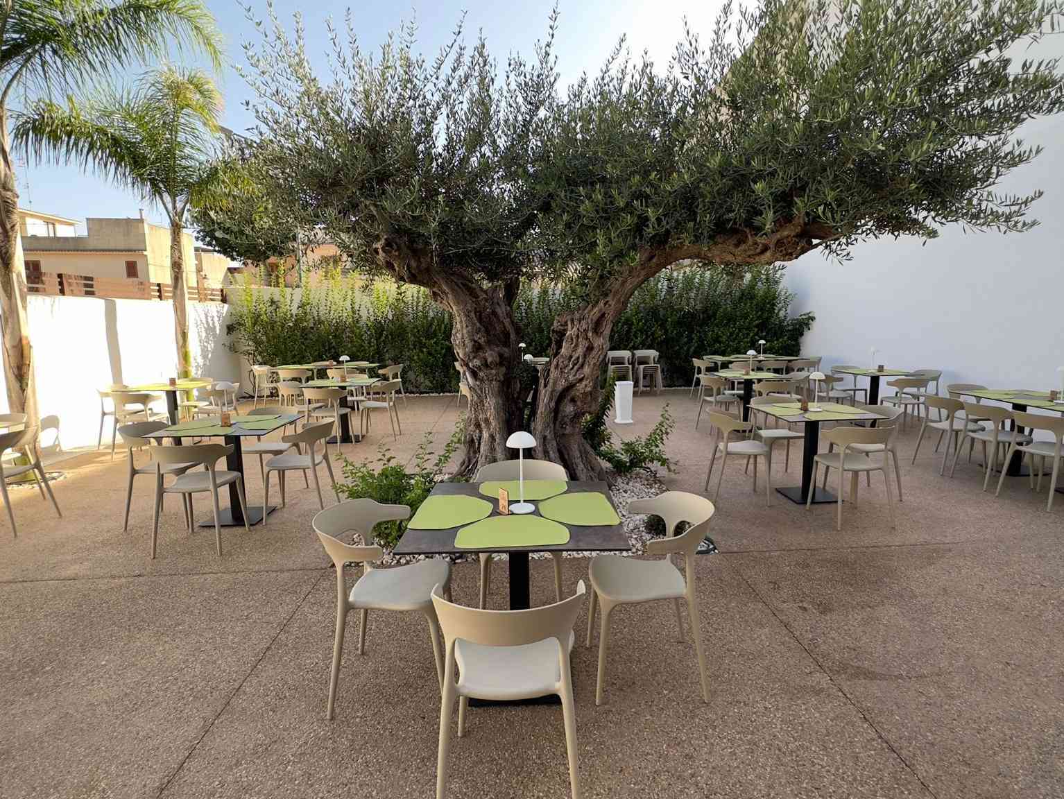 Immagine articolo: Menfi. Una nuova location per La Regina d'Alabastro. Stasera la grande riapertura