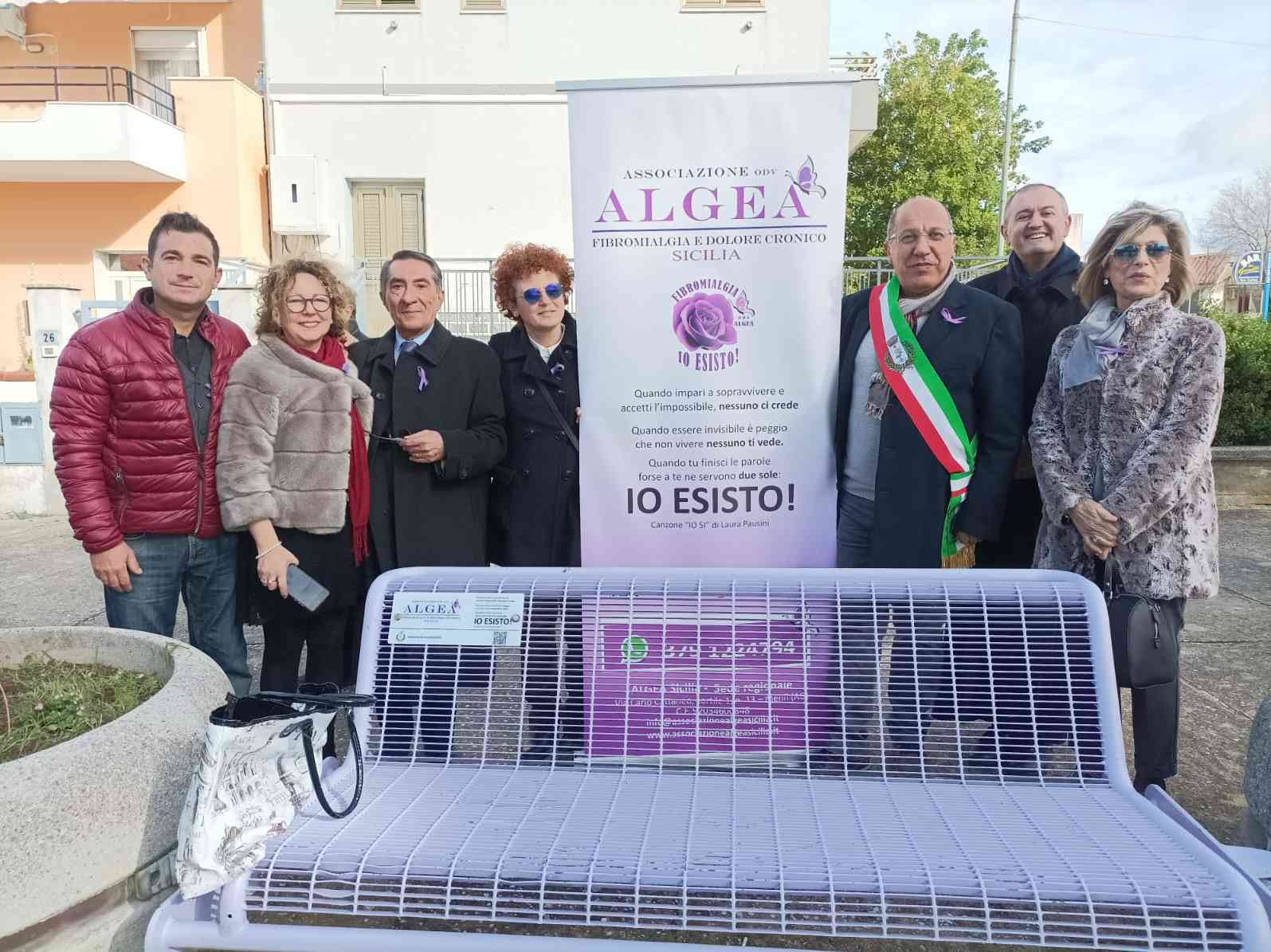 Immagine articolo: Salaparuta, domenica inaugurata panchina viola “Io Esisto” per sensibilizzare e riconoscere la fibromialgia