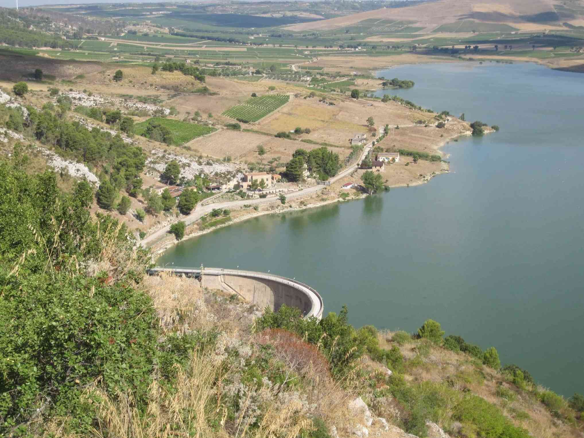 Immagine articolo: Siccità agricola. L'acqua dal Lago Arancio anche per le colture di Castelvetrano, Partanna e Campobello