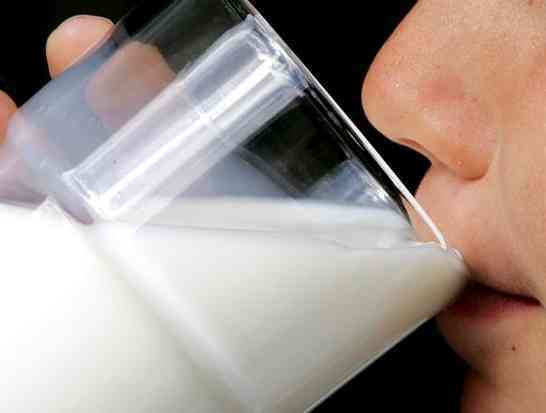 Immagine articolo: Intolleranza al latte o al lattosio? Sintomi e cibi da evitare