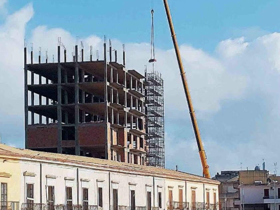 Immagine articolo: Santa Margherita, dopo mezzo secolo l'abbattimento di Palazzo Lombardo: “Una distonia per il centro storico e culturale“