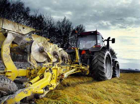 Immagine articolo: Schiacciato da un trattore nell'Agrigentino: muore un contadino di 63 anni