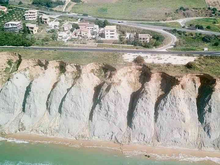 Immagine articolo: Rischio frane sulla S.S. 640, Musumeci convoca riunione urgente