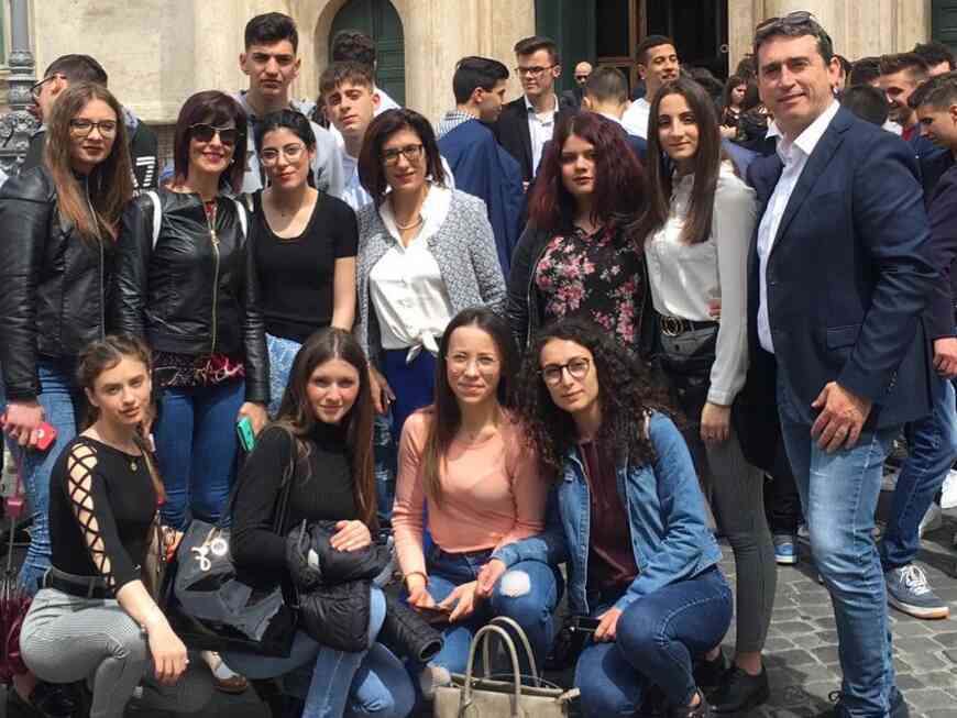 Immagine articolo: CVetrano, prestigioso riconoscimento per l’Istituto ”G.B.Ferrigno”. Alunni premiati in Senato