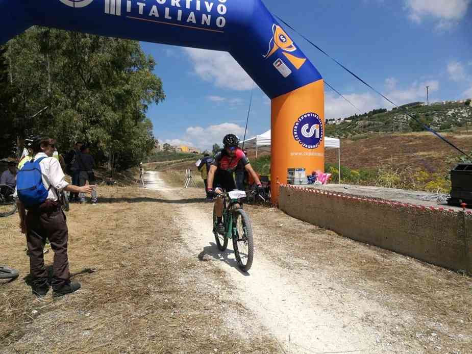 Immagine articolo: CICLISMO: Il menfitano Giuseppe Scirica fa il primo assoluto a Sciacca nella specialità Cross Country