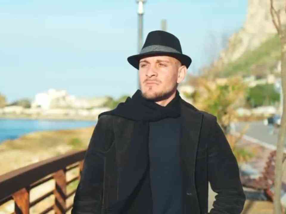 Immagine articolo: Menfi. Gianluca Curiale: la passione per la musica neomelodica e il nuovo inedito “E Che Fa'“