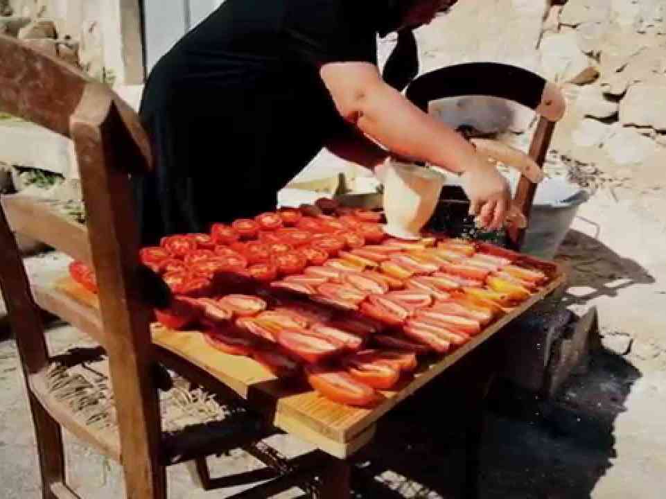 Immagine articolo: Da la pasta “a scannaturi” ai fichi secchi e non solo. Quando la cucina era economica e fatta in casa