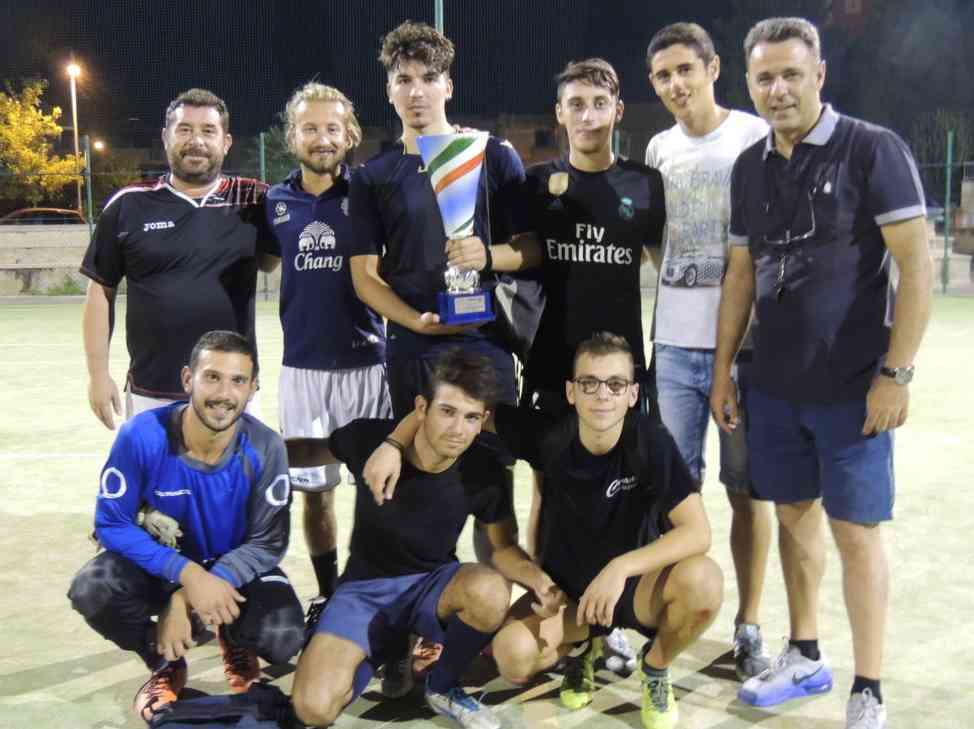 Immagine articolo: Poggioreale, epilogo torneo estivo calcetto. Si aggiudica la vittoria la ”R Per Ricovero” di Salaparuta