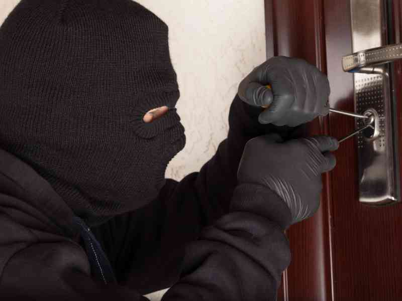 Immagine articolo: Furto in una villa estiva a Sciacca: ladri in azione in via Lido