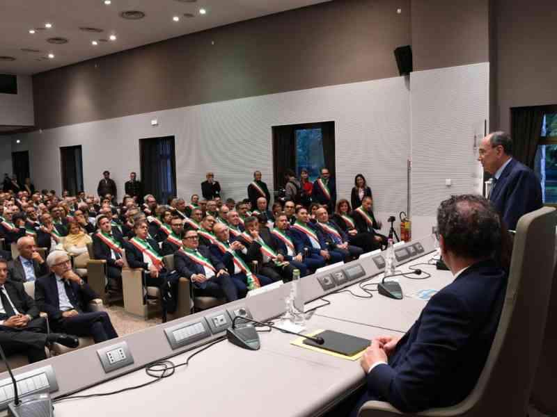 Immagine articolo: 5 sindaci belicini ad Assisi per l'offerta dell'olio sulla tomba di San Francesco