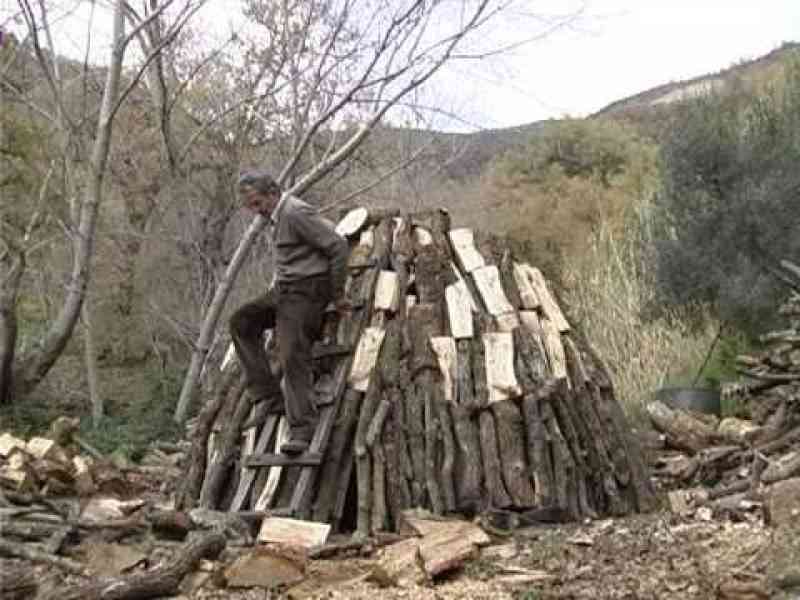 Immagine articolo: “Avi lu carvuni vagnatu”. Ecco come nasce l'antico detto ancora oggi sempre attuale