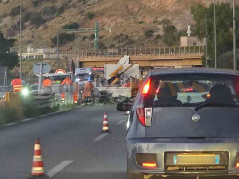 Immagine articolo: Ancora incolonnamenti sulla A29 tra Carini e Capaci