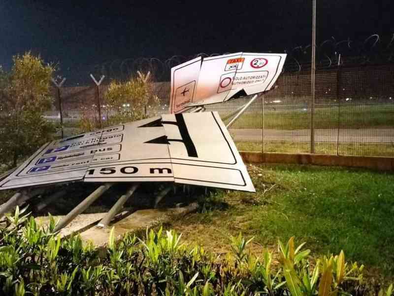 Immagine articolo: Tornado si abbatte sull'aeroporto di Trapani. Per tutta la giornata forte vento di scirocco