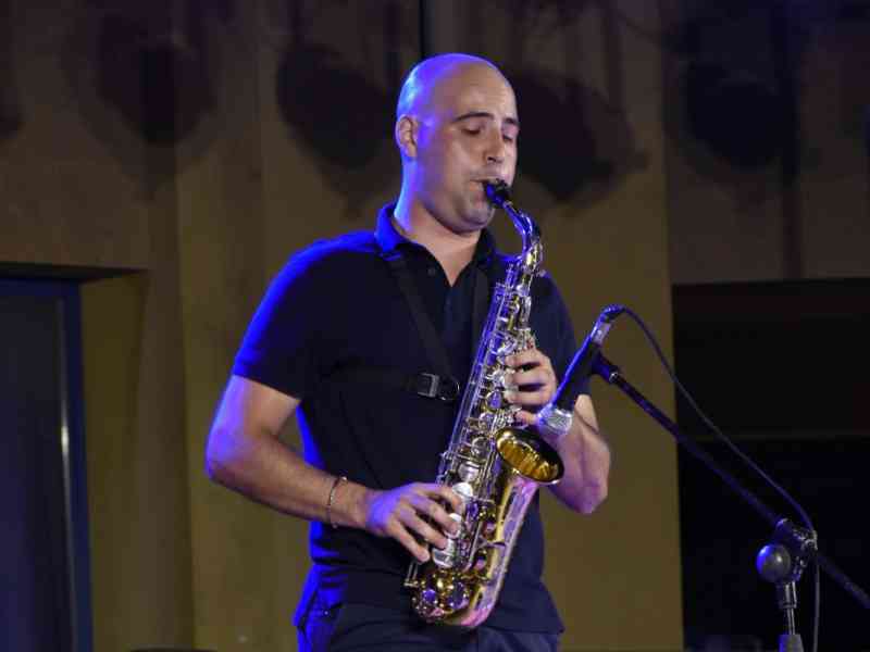 Immagine articolo: Poggioreale, attesa per il concerto “dance“ del sassofonista Pietro Vaccaro