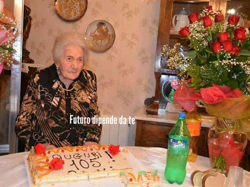 Immagine articolo: Santa Margherita festeggia i 105 anni di nonna Francesca Artale. In tanti alla sua festa alla presenza di amici e familiari