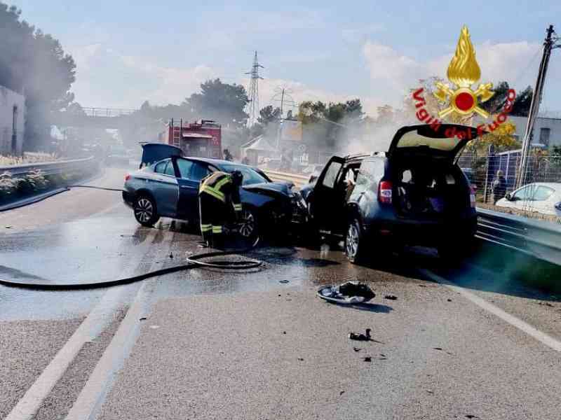 Immagine articolo: Incidente sulla Palermo - Sciacca. Scontro frontale tra 2 auto. Quattro feriti