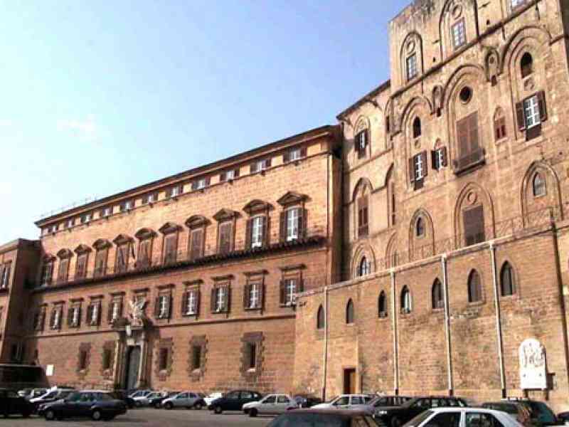 Immagine articolo: La divisione amministrativa e l’antico parlamento siciliano dai Normanni ad oggi passando per Federico II