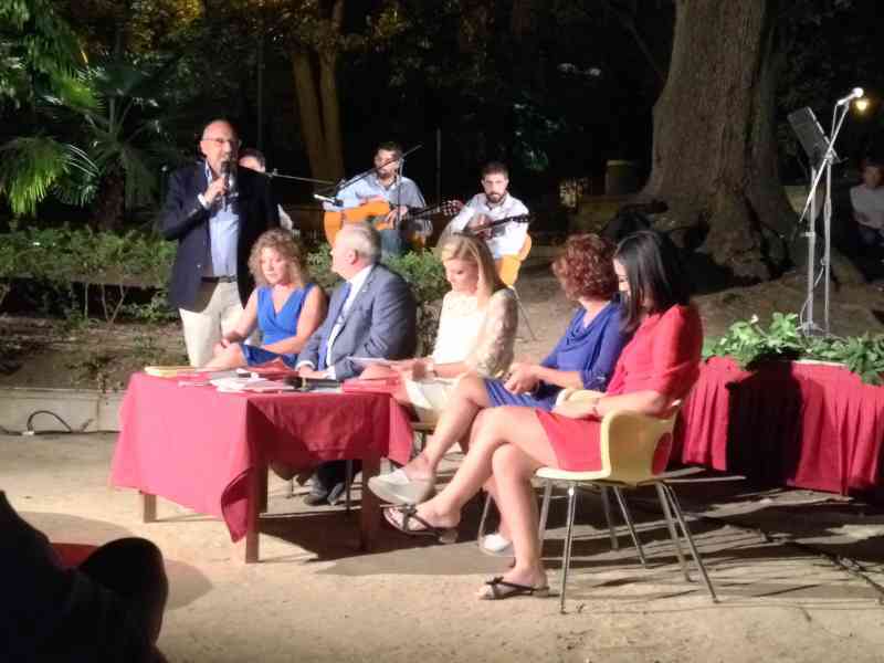 Immagine articolo: Sambuca, successo di pubblico per il X Premio Navarro. Conferiti premi e importanti riconoscimenti