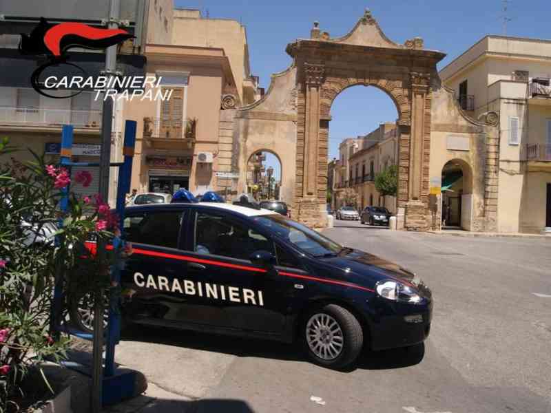 Immagine articolo: Castelvetrano. Donna trovata morta per le scale e uomo impiccato. Forse omicidio-suicidio