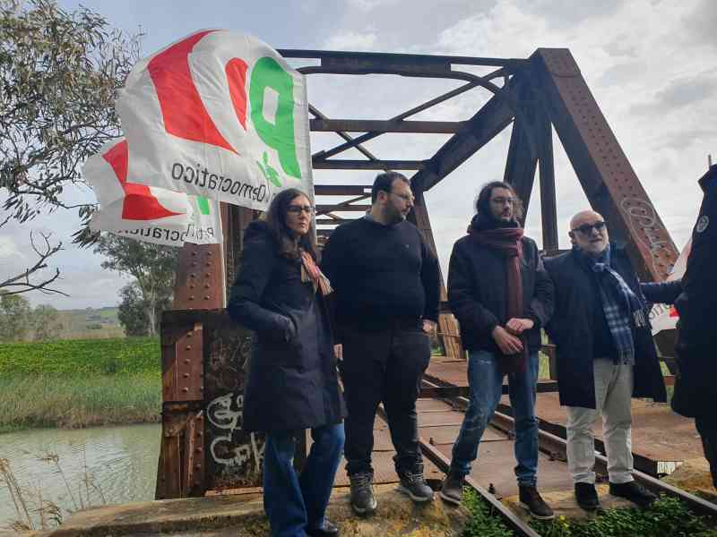 Immagine articolo: Crisi idrica, PD alla foce del Belìce: “Acqua in mare mentre le campagne muoiono“