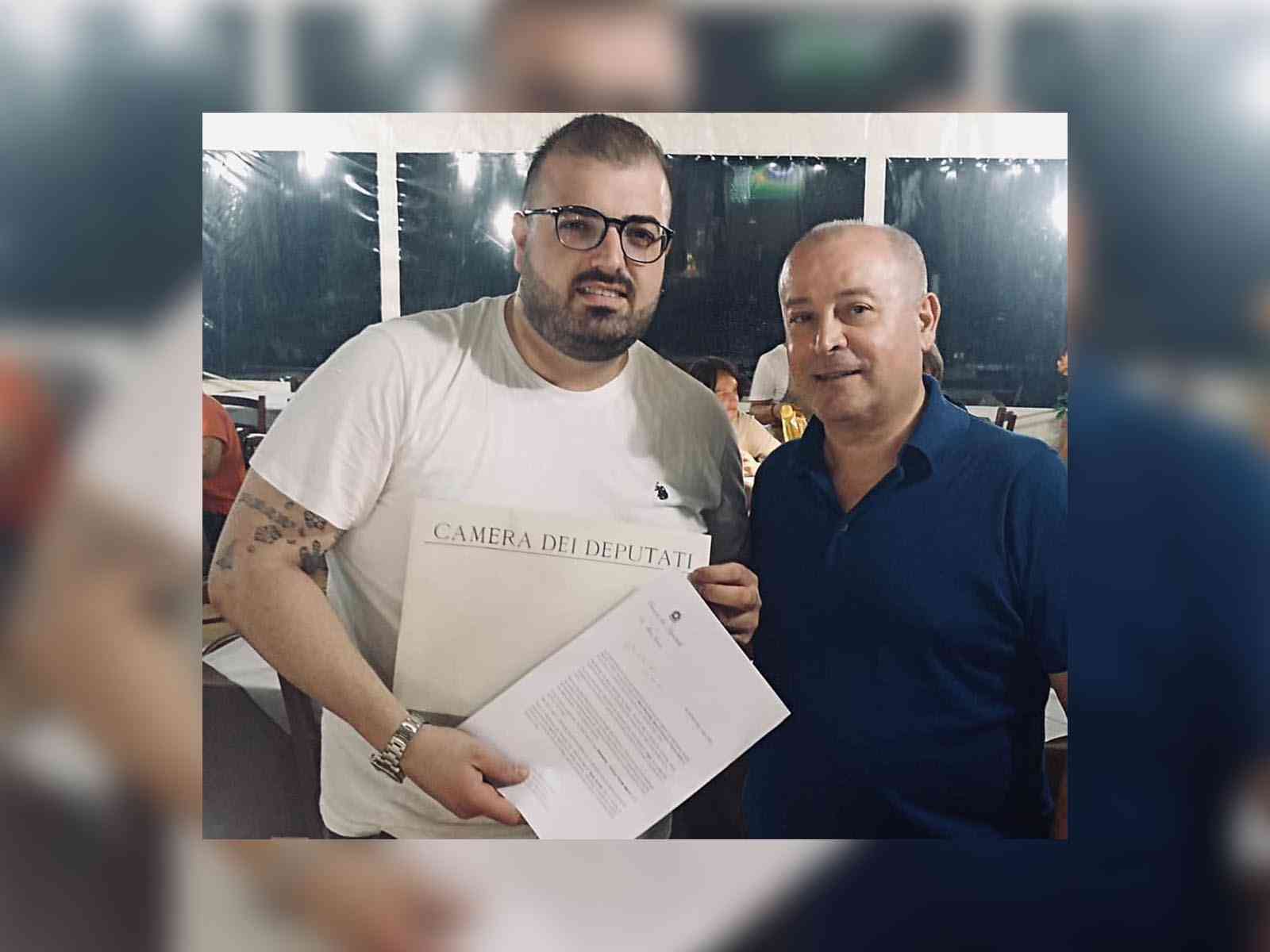 Simone Sanzone insieme all'On. Mario Caruso