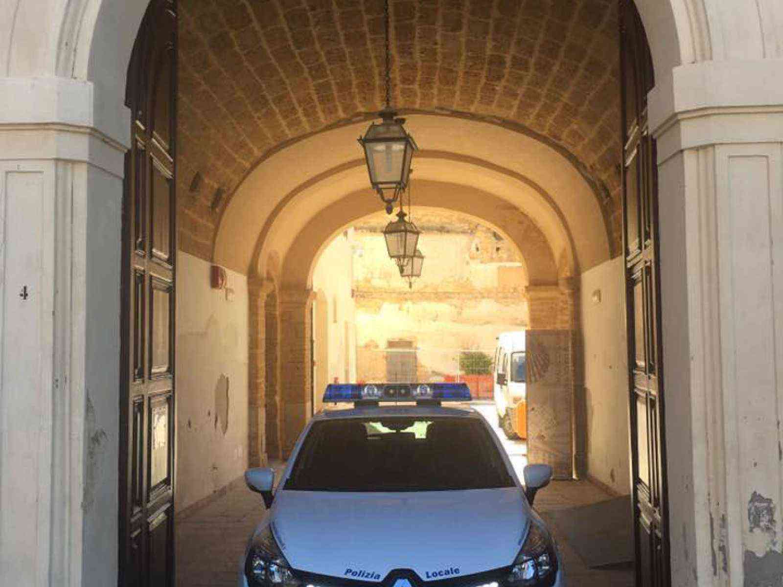 Immagine articolo: Menfi, telecamere a infrarossi per contrastare gli incivili. Polizia Municipale annuncia più controlli