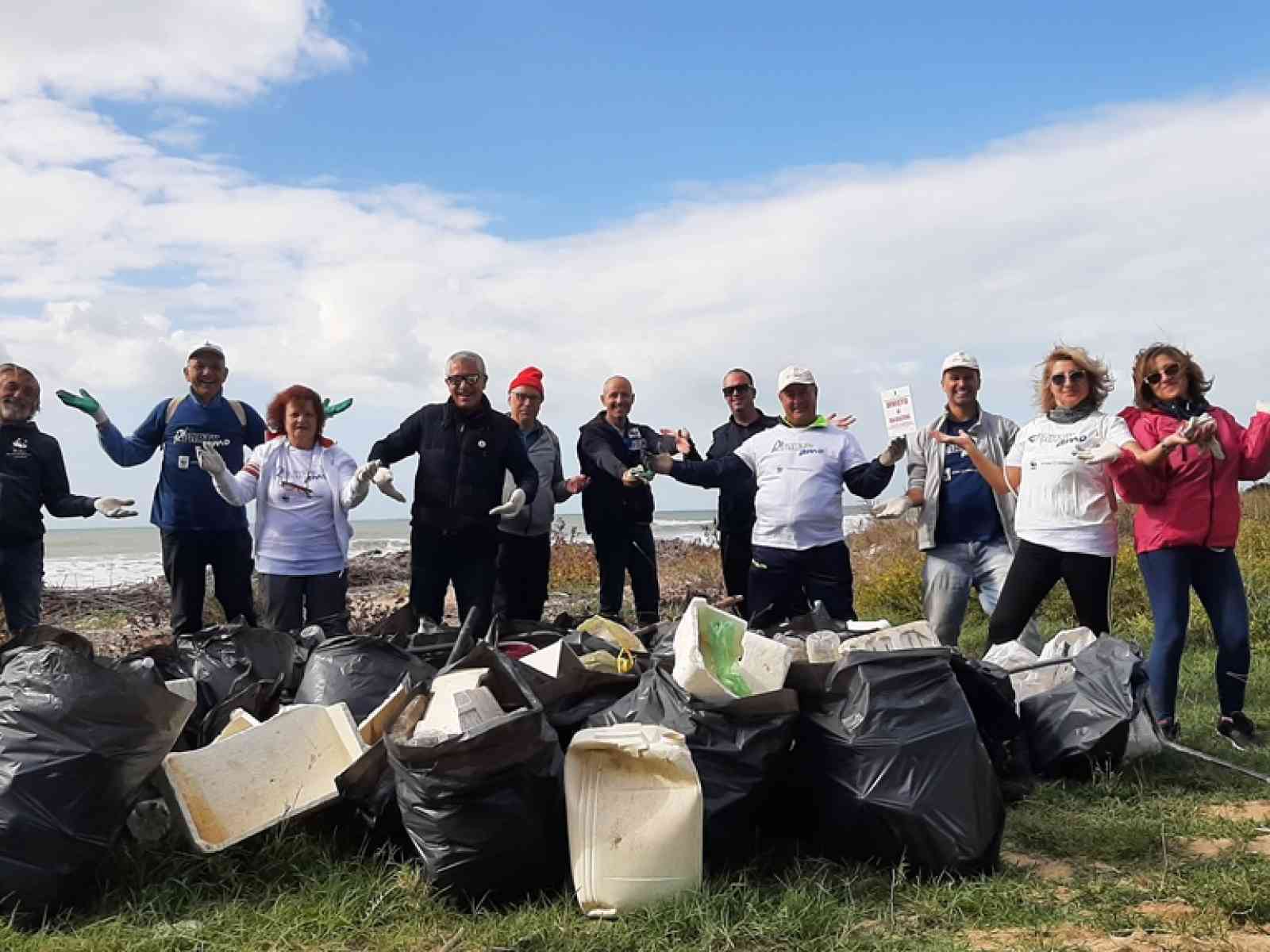 Immagine articolo: Il WWF a Ribera (AG) bonifica la Foce del Fiume Magazzolo