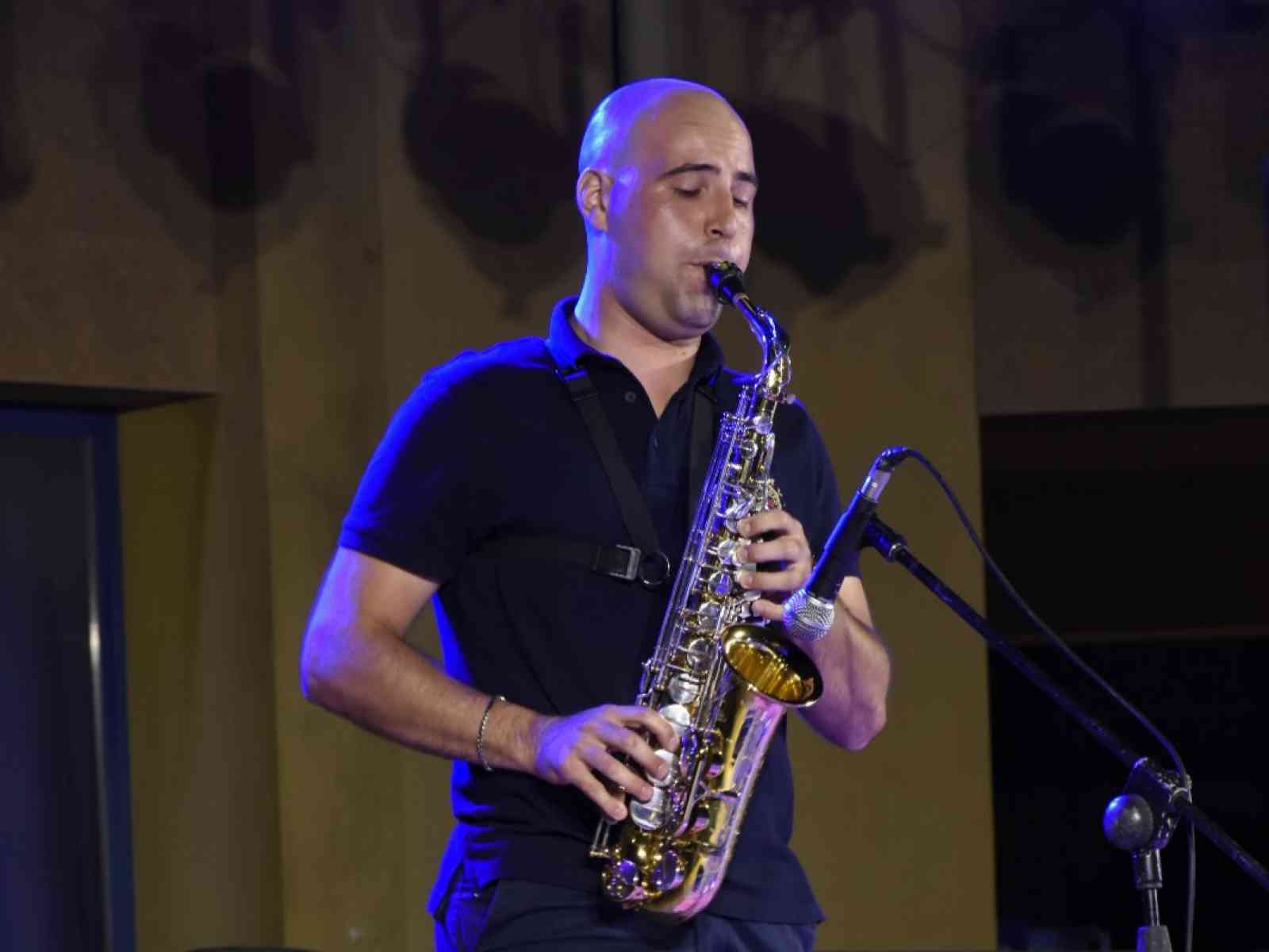 Immagine articolo: Poggioreale, attesa per il concerto “dance“ del sassofonista Pietro Vaccaro