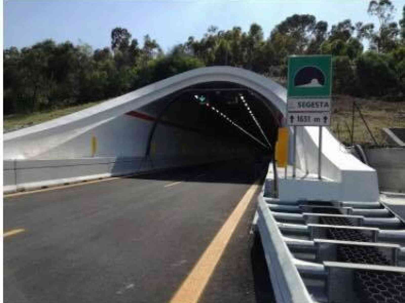 Immagine articolo: A-29: al via manutenzione impianti tecnologici della galleria Segesta