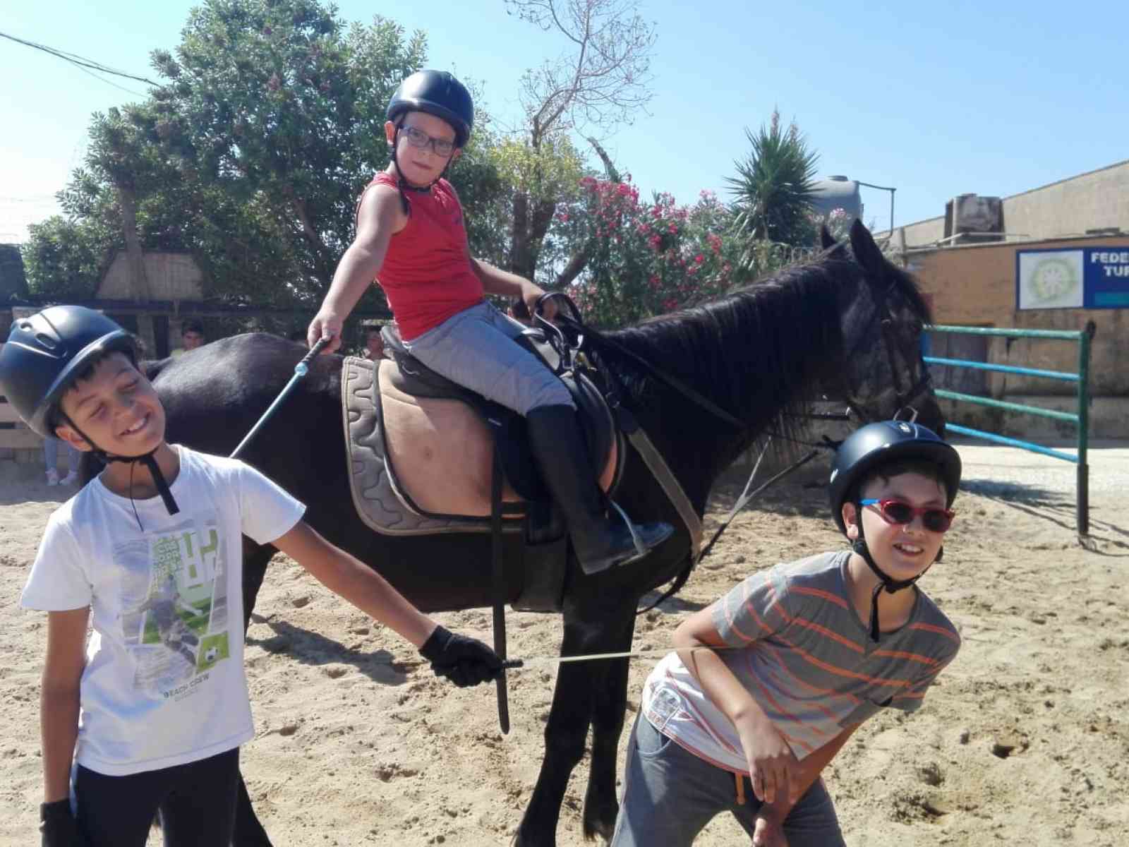 Immagine articolo: Per un giorno lontani dalle “prigioni moderne“, successo per le attività estive a favore dei minori organizzate dal comune di Salaparuta