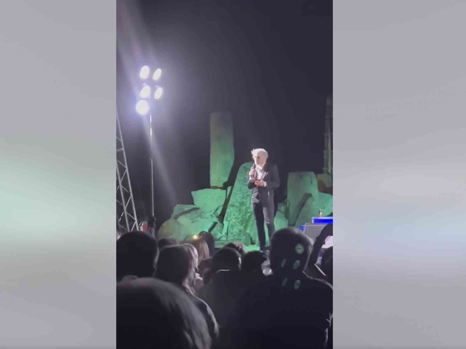 Immagine articolo: Al Festival della Bellezza di Selinunte Morgan insulta il pubblico con parolacce. Il Video