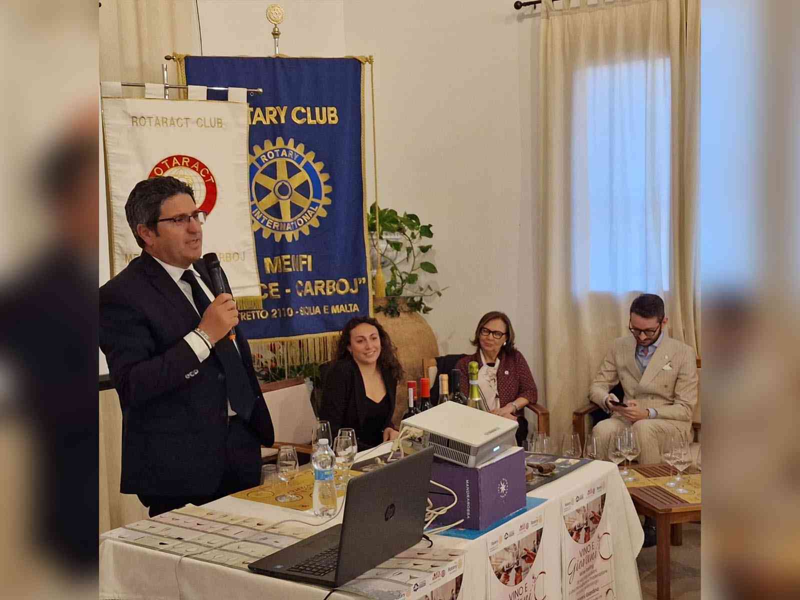 Immagine articolo: I giovani del Rotaract Club di Menfi alla scoperta dei vini siciliani